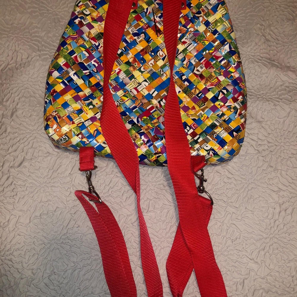 Newspaper backpack - Picture 3 of 3